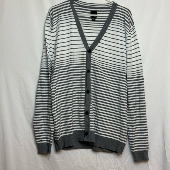 Gray & White stripe sweater - Picture 2 of 6